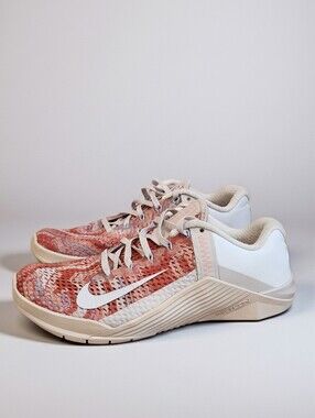 Nike Women's Metcon 6 Training Shoes in Desert Sand/Crimson Bliss NWOT